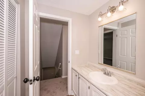 Bath - 7788 Deerhurst Pl, Maineville, OH 45039 photo 3 of 5