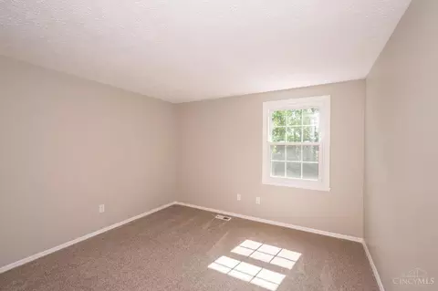 Bedroom - 7788 Deerhurst Pl, Maineville, OH 45039 photo 2 of 11