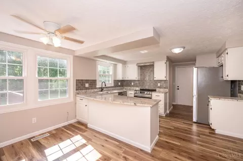 Kitchen - 7788 Deerhurst Pl, Maineville, OH 45039 photo 6 of 6