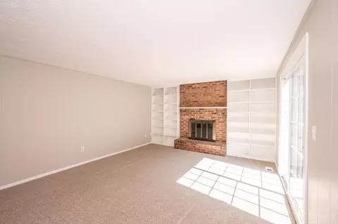 Living - 7788 Deerhurst Pl, Maineville, OH 45039 photo 7 of 8