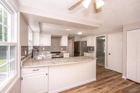Kitchen - 7788 Deerhurst Pl, Maineville, OH 45039 photo 5 of 6