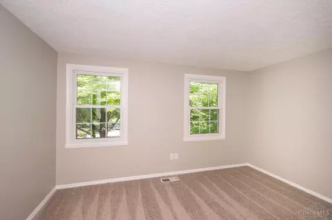 Bedroom - 7788 Deerhurst Pl, Maineville, OH 45039 photo 5 of 11