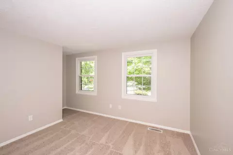 Bedroom - 7788 Deerhurst Pl, Maineville, OH 45039 photo 7 of 11