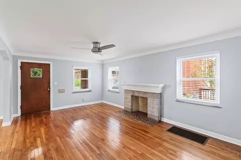Living - 4108 Simpson Ave, Cincinnati, OH 45227 photo 1 of 2