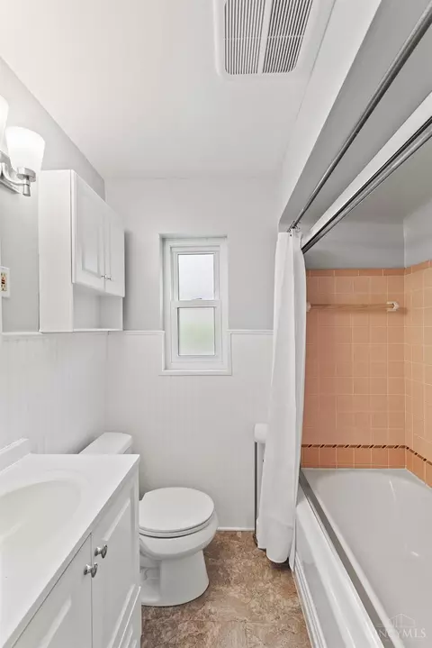 Bath - 4108 Simpson Ave, Cincinnati, OH 45227 photo 1 of 2