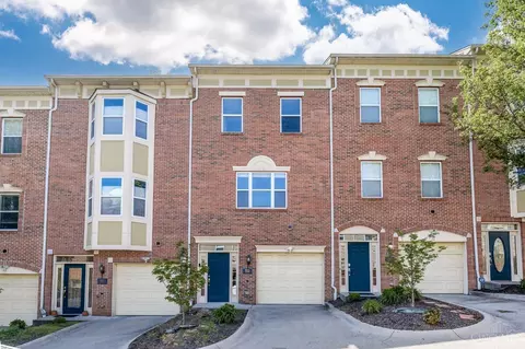 925 Sharkey Ln, Cincinnati, OH 45206