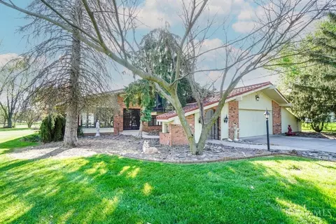 8718 Ashbrook Dr, West Chester, OH 45069