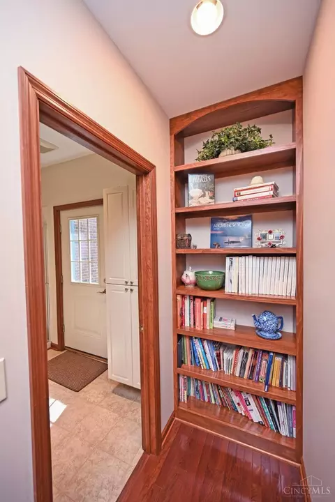 Entry Way - 4800 Cox Smith Rd, Mason, OH 45040 photo 7 of 7