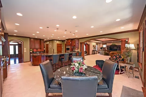 Kitchen - 4800 Cox Smith Rd, Mason, OH 45040 photo 4 of 13