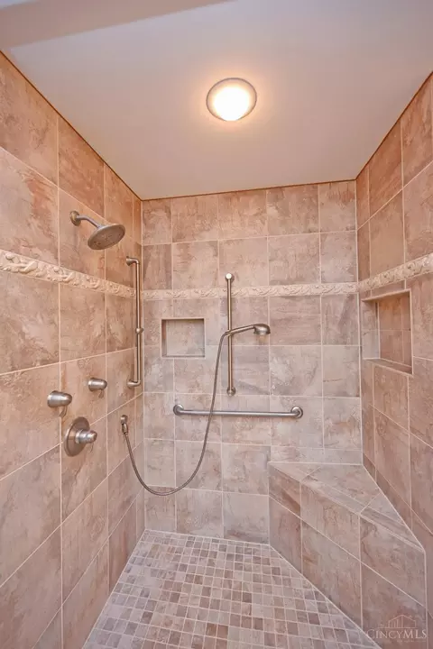 Bath - 4800 Cox Smith Rd, Mason, OH 45040 photo 3 of 8