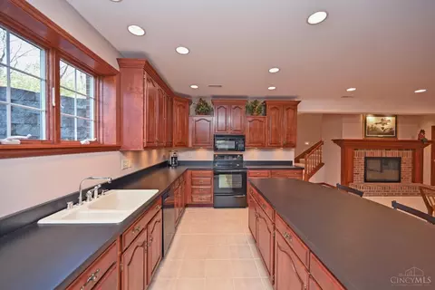Kitchen - 4800 Cox Smith Rd, Mason, OH 45040 photo 13 of 13