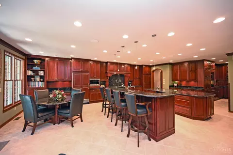 Kitchen - 4800 Cox Smith Rd, Mason, OH 45040 photo 3 of 13