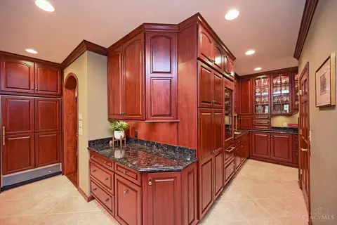 Kitchen - 4800 Cox Smith Rd, Mason, OH 45040 photo 7 of 13