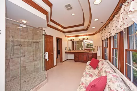Bath - 4800 Cox Smith Rd, Mason, OH 45040 photo 4 of 8