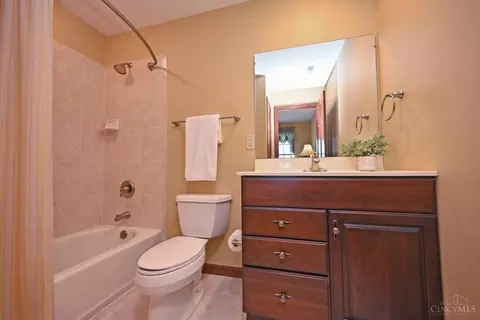 Bath - 4800 Cox Smith Rd, Mason, OH 45040 photo 6 of 8