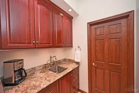 Kitchen - 4800 Cox Smith Rd, Mason, OH 45040 photo 11 of 13