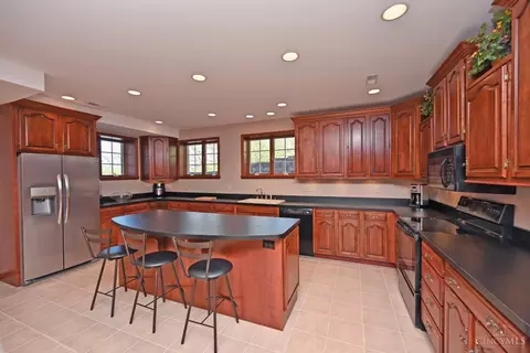 Kitchen - 4800 Cox Smith Rd, Mason, OH 45040 photo 12 of 13