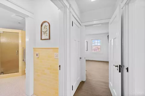 Entry Way - 10 Interwood Pl, Cincinnati, OH 45220 photo 12 of 12