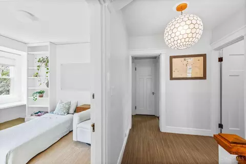 Entry Way - 10 Interwood Pl, Cincinnati, OH 45220 photo 10 of 12