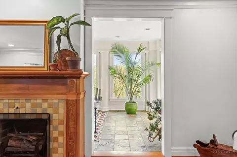Entry Way - 10 Interwood Pl, Cincinnati, OH 45220 photo 4 of 12