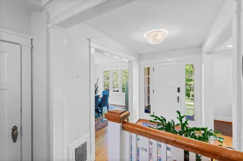 Entry Way - 10 Interwood Pl, Cincinnati, OH 45220 photo 6 of 12