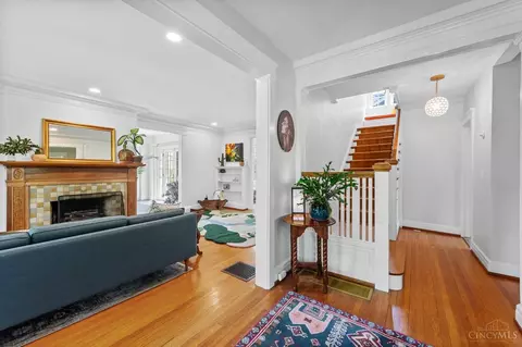 Entry Way - 10 Interwood Pl, Cincinnati, OH 45220 photo 1 of 12
