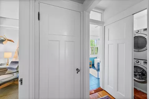 Entry Way - 10 Interwood Pl, Cincinnati, OH 45220 photo 9 of 12