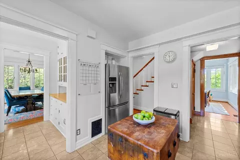 Entry Way - 10 Interwood Pl, Cincinnati, OH 45220 photo 5 of 12