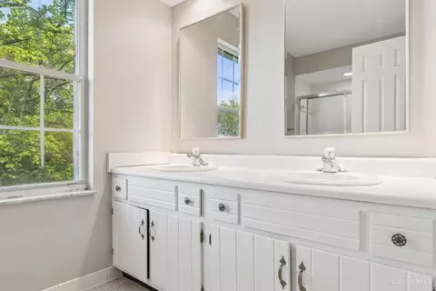 2250 Donnington Ln, Cincinnati, OH 45244 photo 41