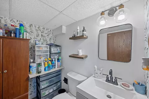 Bath - 320 Anders Ct, Cincinnati, OH 45238 photo 3 of 4