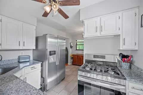 Kitchen - 320 Anders Ct, Cincinnati, OH 45238 photo 3 of 3