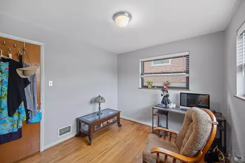 Bedroom - 320 Anders Ct, Cincinnati, OH 45238 photo 6 of 6