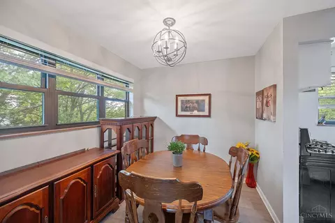 Dining - 320 Anders Ct, Cincinnati, OH 45238 photo 2 of 3