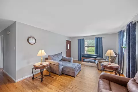 Living - 320 Anders Ct, Cincinnati, OH 45238 photo 3 of 3