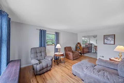 Living - 320 Anders Ct, Cincinnati, OH 45238 photo 2 of 3