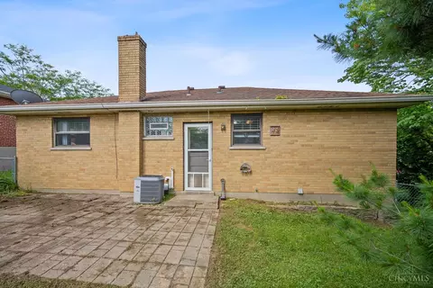 Exterior - 320 Anders Ct, Cincinnati, OH 45238 photo 7 of 10