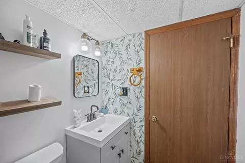 Bath - 320 Anders Ct, Cincinnati, OH 45238 photo 4 of 4