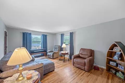 Living - 320 Anders Ct, Cincinnati, OH 45238 photo 1 of 3