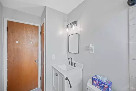 Bath - 320 Anders Ct, Cincinnati, OH 45238 photo 2 of 4