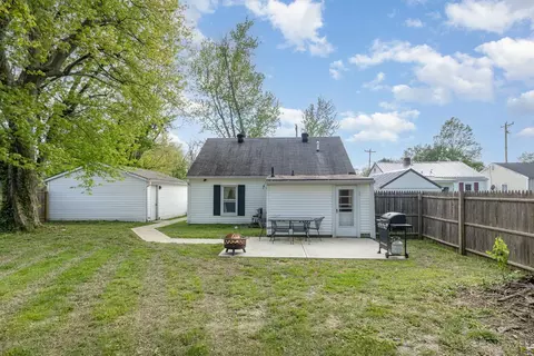 Exterior - 322 Willow St, Williamsburg, OH 45176 photo 3 of 11