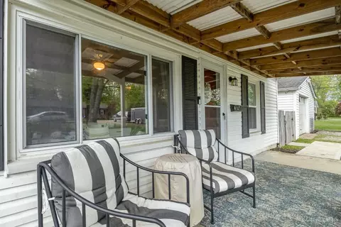 Exterior - 322 Willow St, Williamsburg, OH 45176 photo 2 of 11