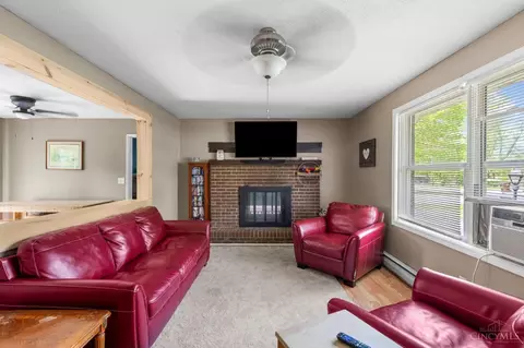 Living - 259 Third St, Williamsburg, OH 45176 photo 2 of 4