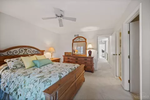 Bedroom - 7292 Galbraith Rd, Cincinnati, OH 45243 photo 2 of 5