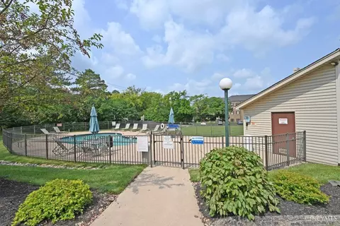 Exterior - 7292 Galbraith Rd, Cincinnati, OH 45243 photo 4 of 4