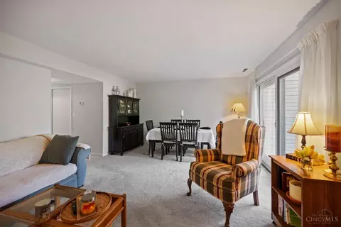 Dining - 7292 Galbraith Rd, Cincinnati, OH 45243 photo 1 of 3