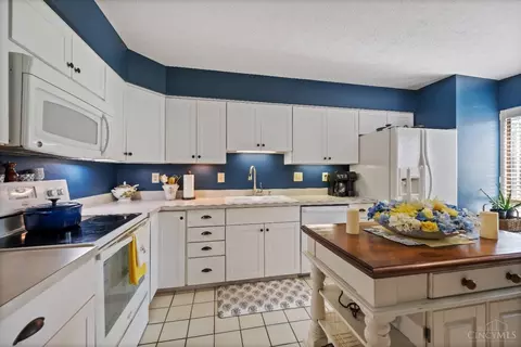 Kitchen - 7292 Galbraith Rd, Cincinnati, OH 45243 photo 1 of 3