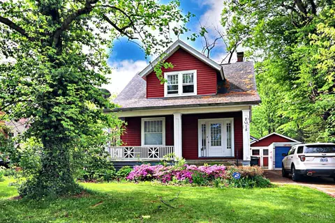2015 Galbraith Rd, North College Hill, OH 45239