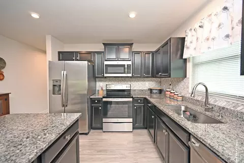Kitchen - 37 Platform St, Amelia, OH 45102 photo 4 of 5