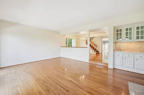 Living - 7264 Galbraith Rd, Cincinnati, OH 45243 photo 4 of 6