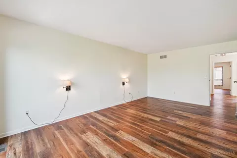 Living - 7264 Galbraith Rd, Cincinnati, OH 45243 photo 5 of 6
